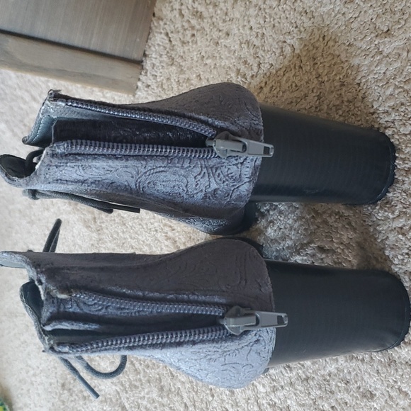 Open toed booties - Picture 2 of 7